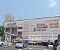 周辺：アル・プラザ 亀岡まで160m 亀岡の商業施設のひとつ。ニトリや書店、100均なども入っています。