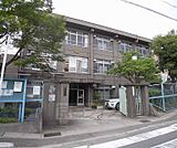 桃山小学校まで446m 活気溢れる小学校です。