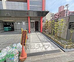 17 / 22