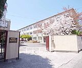 修学院中学校まで1700m 「世界一通いたい学校」を目指しています。