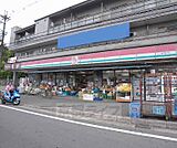 ファミリア桃山南口店まで76m 駅徒歩1分です。