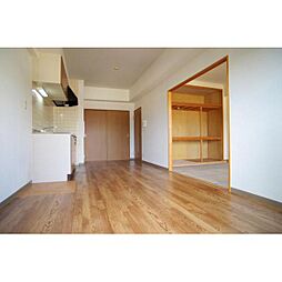 キャロット西原 303 3階2LDKのリビング/ダイニング