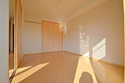 実際のお部屋は間取図通り、写真は同物件反転のお部屋の物となります。現況を優先とする。