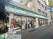 ファミリーマート練馬北町店 徒歩7分。コンビニ 550m