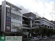ライフ落合南長崎駅前店 徒歩6分。スーパー 460m