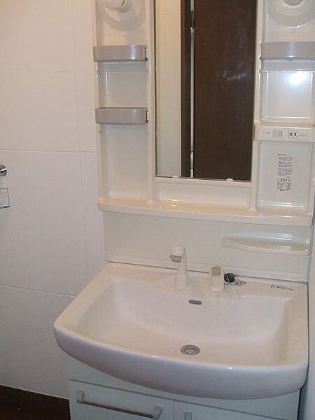 画像8:独立洗面台あり、毎朝おしゃれに忙しい女性の方におすすめです