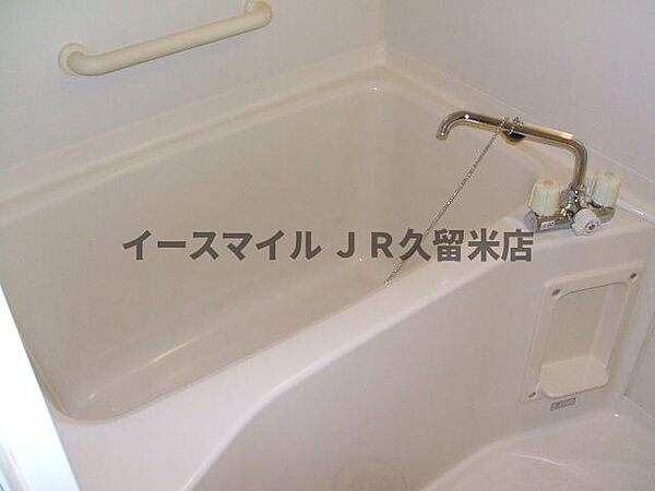 画像13:コンパクトで使いやすいお風呂です