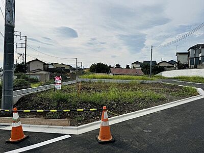 外観：中野団地バス停徒歩5分の立地の建築条件付き売地です。30坪1、700万円で、フリープランの建物を建築可能。