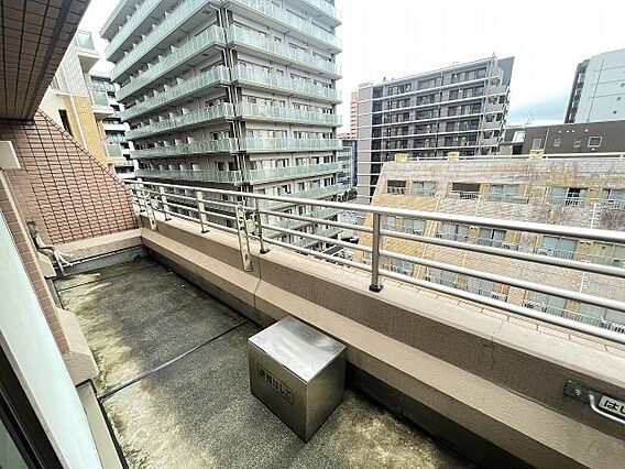 〜東向きのバル...