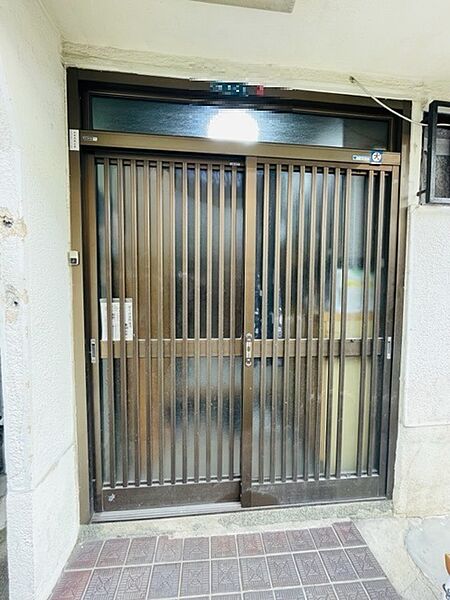 玄関を拡大表示
