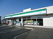 ファミリーマートさいたま本郷南店 246m