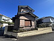 住環境に配慮された第一種低層住居専用地域の閑静な住宅街。横浜市旭区中沢2丁目に登場の売地です。