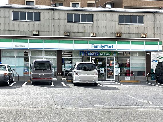ファミリーマー...