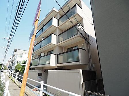 閑静な住宅街に映える外観です。