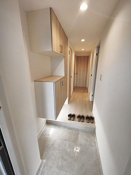 お部屋の中は新規にフルリノベーション済です。玄関からしっかりと綺麗にしております。