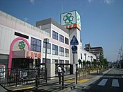 ライフ箕面店 644m