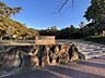 周辺：任坊山公園　511m（徒歩約7分）市立図書館・博物館の南に位置し、自然林が残された面積8．6haの公園。園内には、12個の彫刻が配置されており、みはらし台からは半田市街が一望できます。