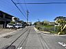 外観：約6ｍの前面道路で広々としていますが、交通量は少なめはのでお車の出し入れもしやすく安心です♪