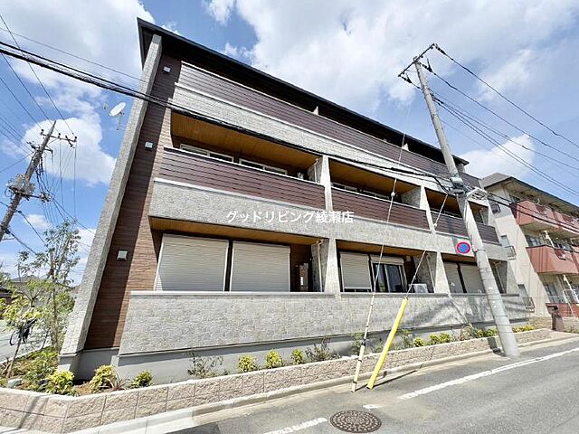 3 / 18