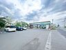 周辺：ファミリーマート岩出山中央店様800ｍ（徒歩10分/車2分）