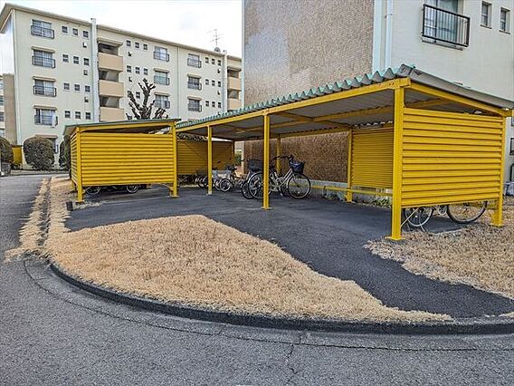 自転車置き場2...