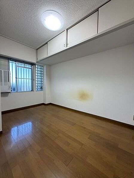 上部に収納付き!空間が広がるため、ゆとりを実現できます。