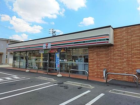 セブンイレブン古知野花霞店 120m