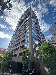 総戸数120戸、地下1階付き地上23階建てマンション。大切なペットと暮らせます(細則有り)。スーパーやコンビニが徒歩5分圏内に揃う暮らしやすい住環境です。