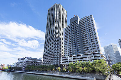 外観：【晴海アイランドトリトンスクエアビュータワー】地下2階付き地上50階建マンションの最上階部分につき、眺望良好です。開放感のある景色をお楽しみいただけます。