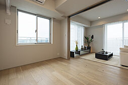 【洋室/約6.3帖】2025年9月エアコン新規設置。引っ越しの初期費用を抑えることができます。夏や冬も快適にお過ごしいただけます。