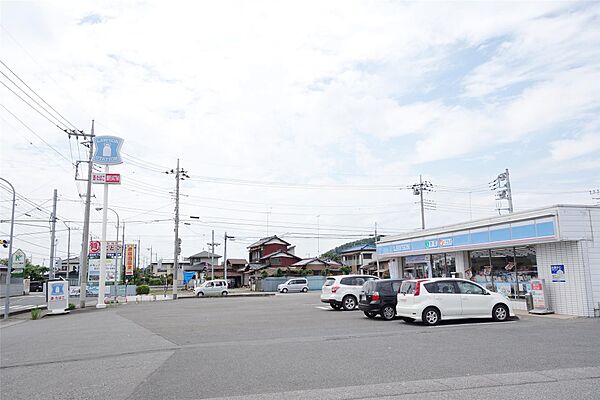 ローソン足利八椚町店(920m)