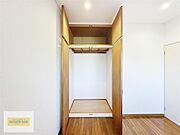 丈の長い衣類がたくさん掛けられるクローゼット◎