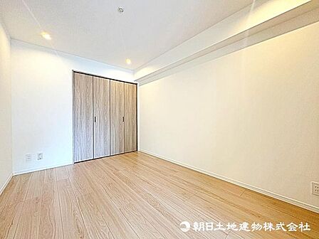 しっかりとした大きさのクローゼット完備!収納スペースも十分。