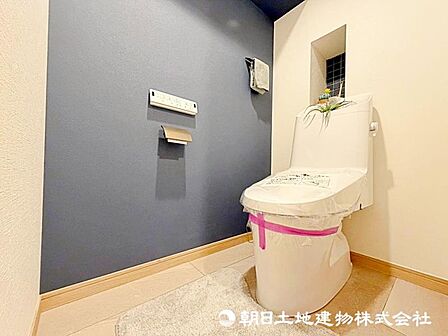 温水洗浄機能付きで清潔感あるトイレ！すっきりリフレッシュできるトイレです！