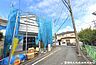 外観：前面道路は広いので、お車の出し入れが苦手なママや小さなお子様にも安心ですね。