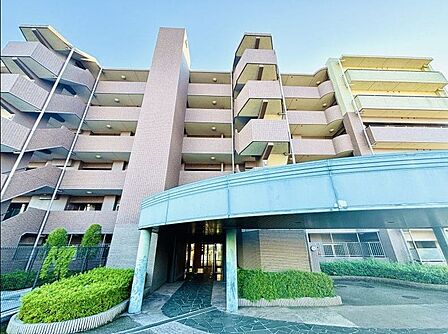 6階建ての4階に位置する、角部屋のお部屋です。専有面積約125平米!室内大変広々としています!