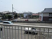 建物の前面の見通しは良好
