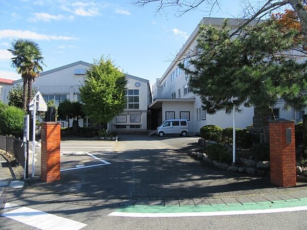 画像23:小学校「富士市立富士川第二小中一貫校松野学園まで956m」