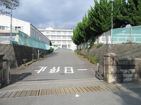 画像23:中学校「富士市立岳陽中学校まで1099m」