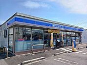 コンビニ「ローソン富士三四軒屋店まで589m」