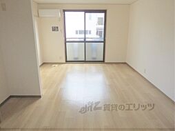 エミナ・コレージュＢ棟 105 1階2LDKのリビング/ダイニング