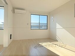 メルカートエスト 201 2階1LDKのリビング/ダイニング