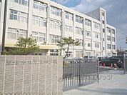 草津中学校まで400メートル
