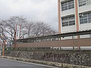滋賀県立水口高等学校まで900メートル