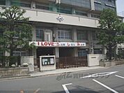 伏見中学校まで1600メートル