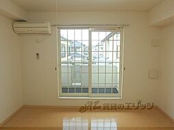 近鉄京都線 富野荘駅 徒歩10分の賃貸アパート 2階1LDKのリビング/ダイニング