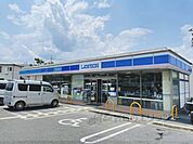 ローソン　加茂駅前店まで60メートル