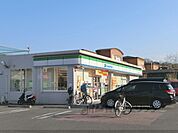 ファミリーマート　木津梅美台店まで600メートル