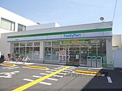 ファミリーマート　城陽駅南店まで450メートル