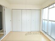 窓が二面あり明るいお部屋です。